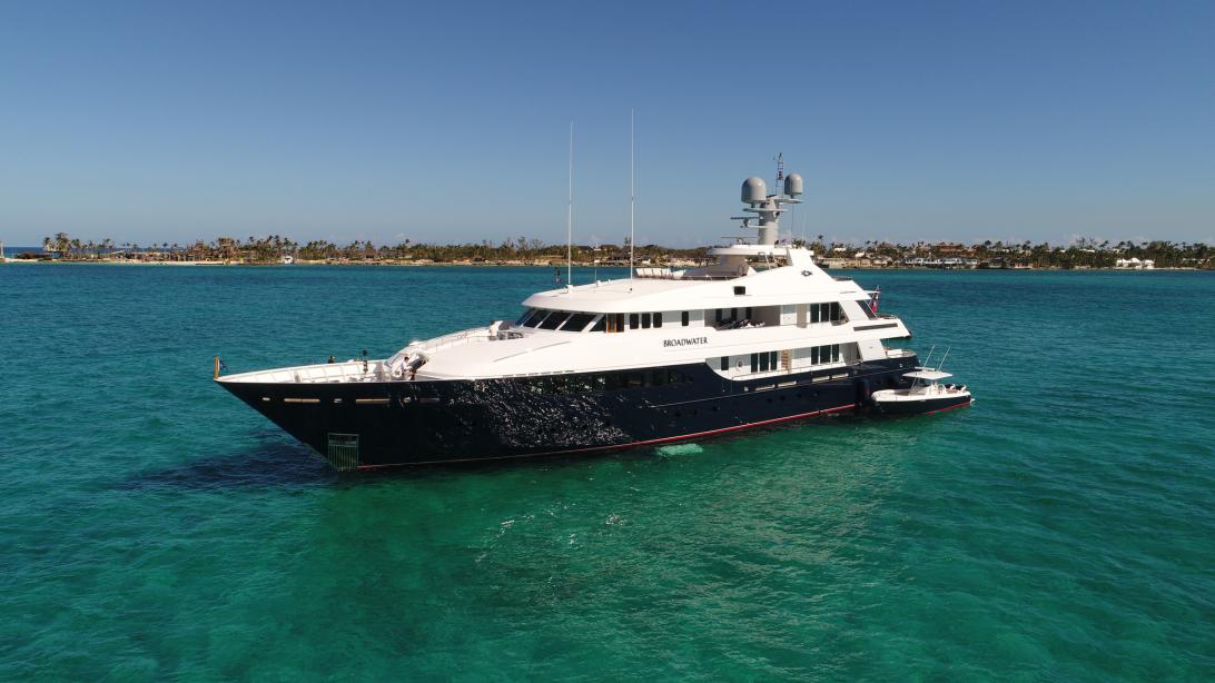 yacht Broadwater