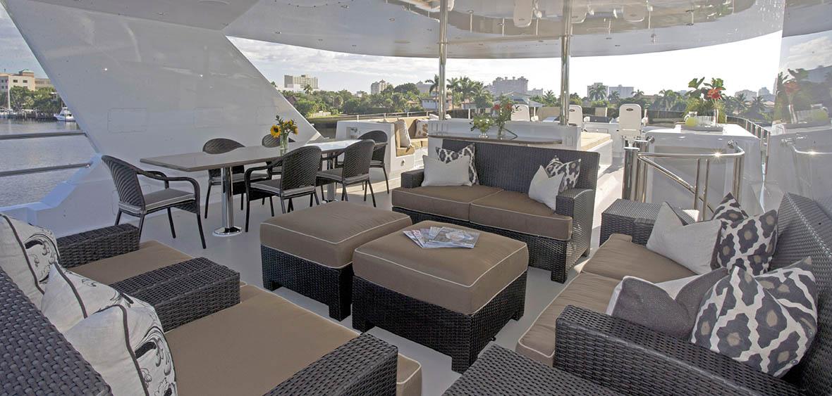 yacht Loon