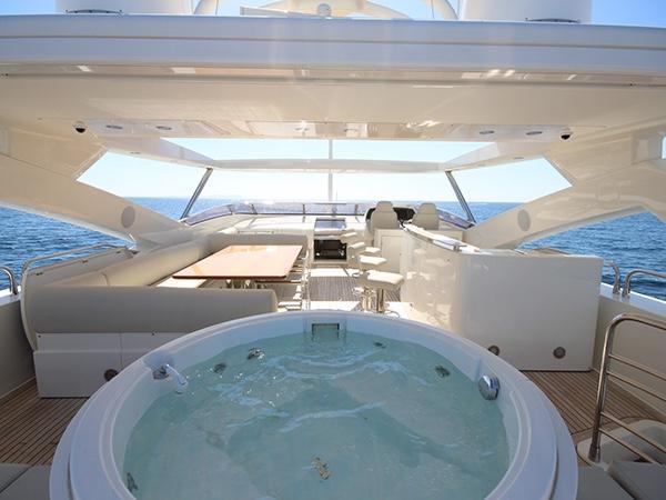 yacht Simple Pleasure