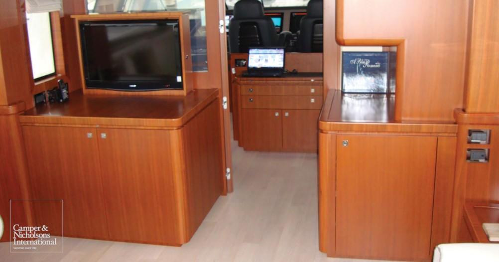 yacht Deva