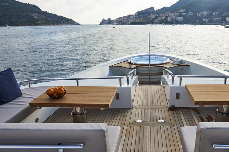 yacht Takara