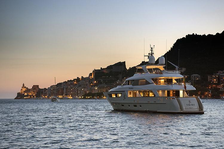 yacht Takara