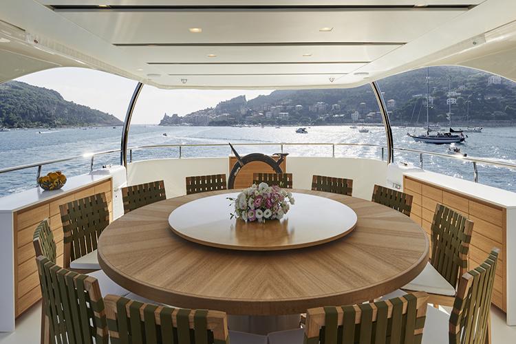 yacht Takara