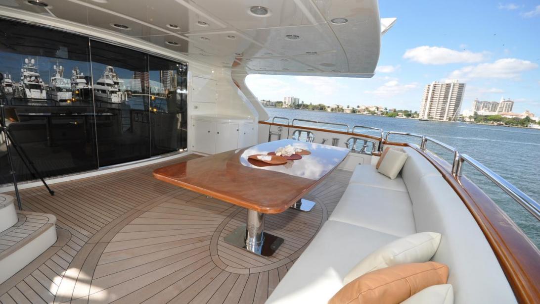 yacht Vivere