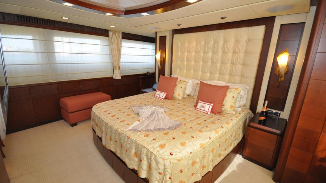 yacht Vivere