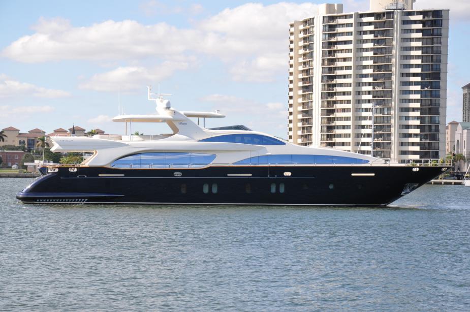 yacht Vivere