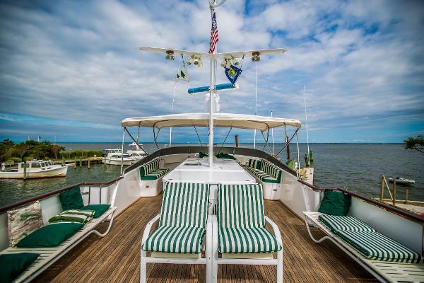 yacht Broward Pilothouse