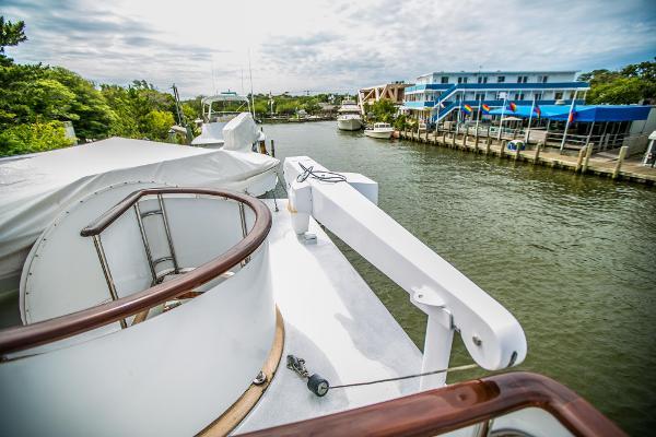 yacht Broward Pilothouse