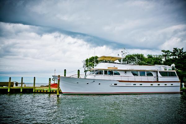 yacht Broward Pilothouse