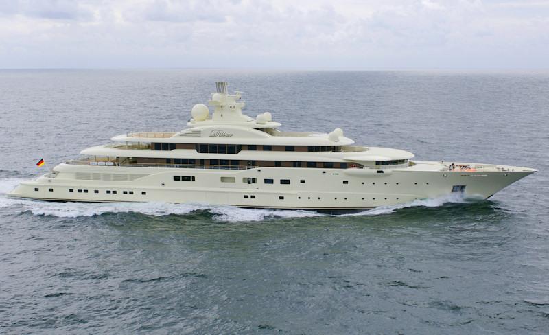 yacht Al Raya