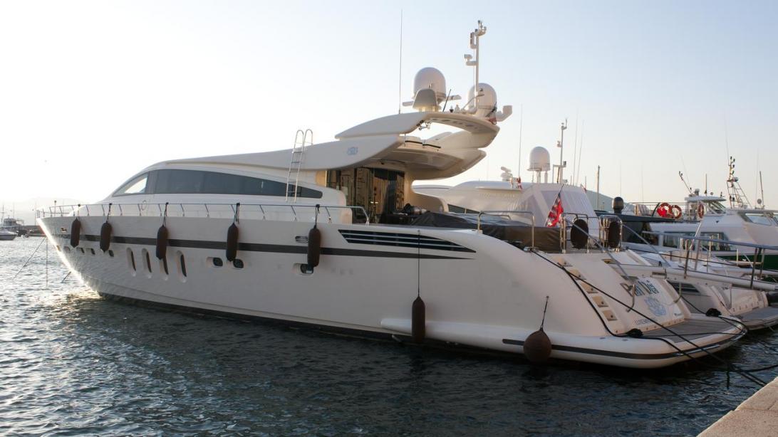 yacht Eclat