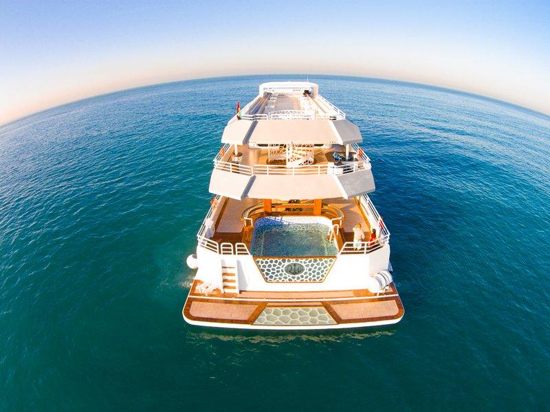 yacht Desert Rose I