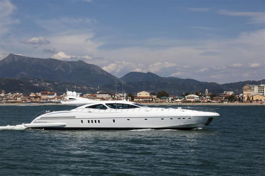 yacht Mangusta 130