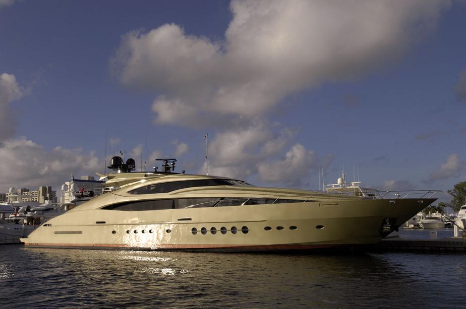 who owns hokulani yacht