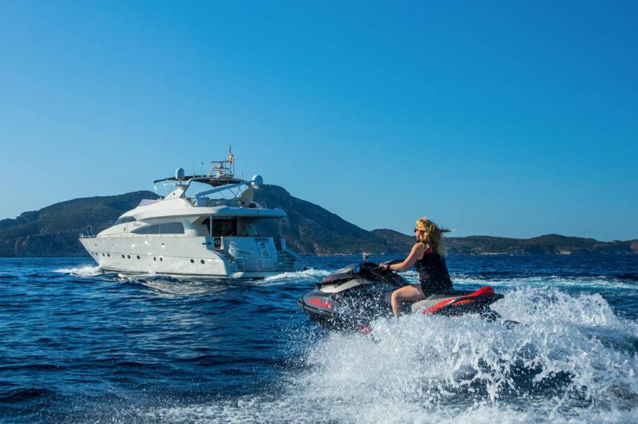 yacht Seraph