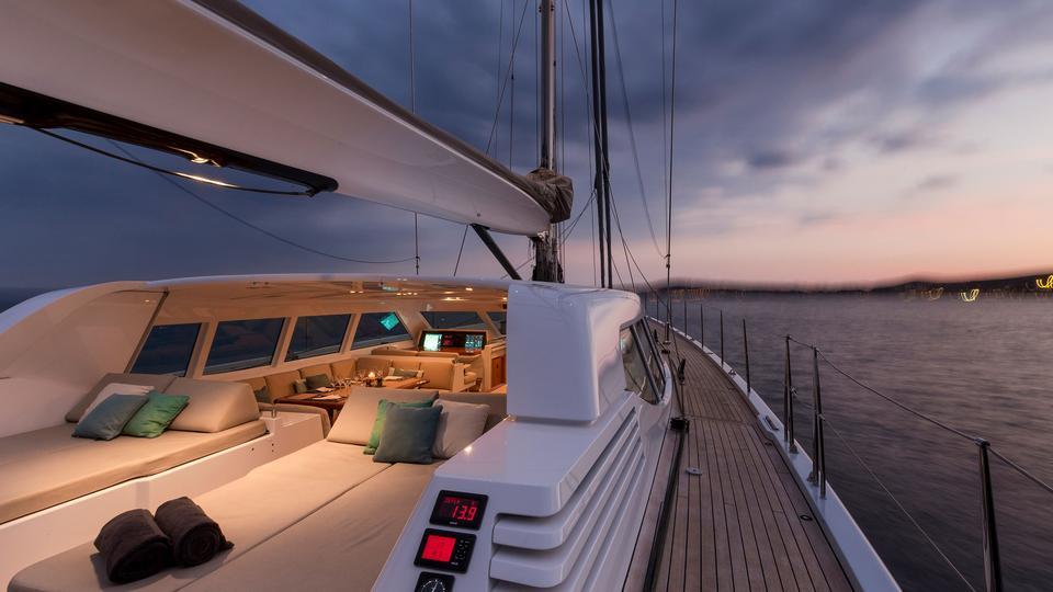 sailing yacht gliss owner