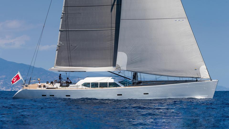 sailing yacht gliss owner