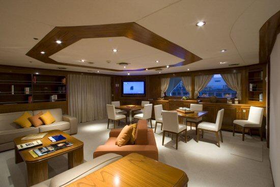yacht Etra