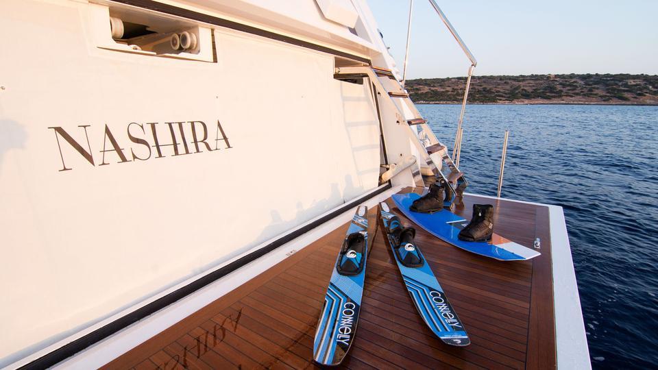 yacht Nashira