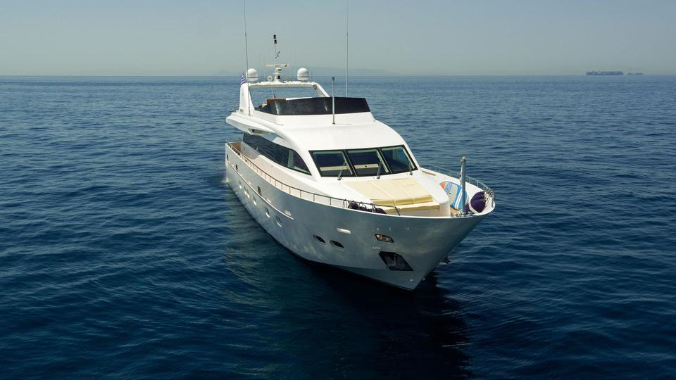 yacht Nashira