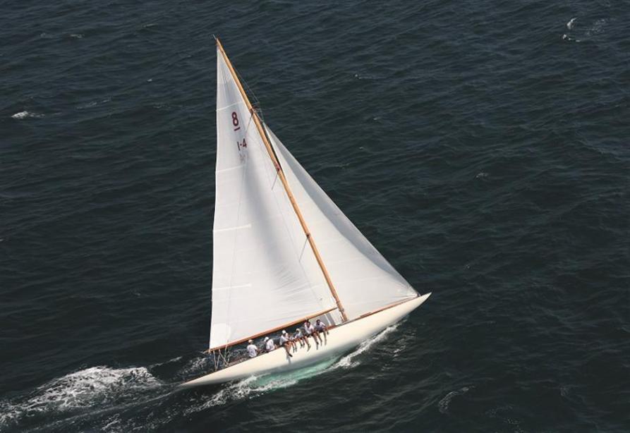 yacht Vega