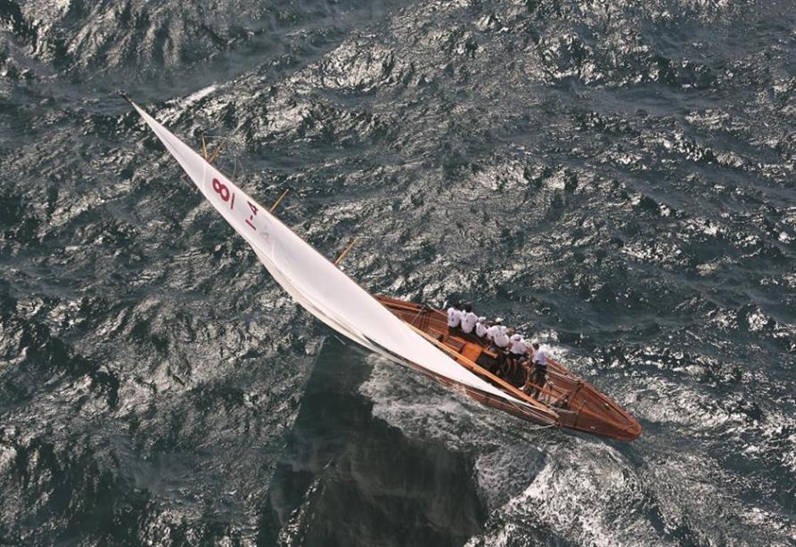yacht Vega