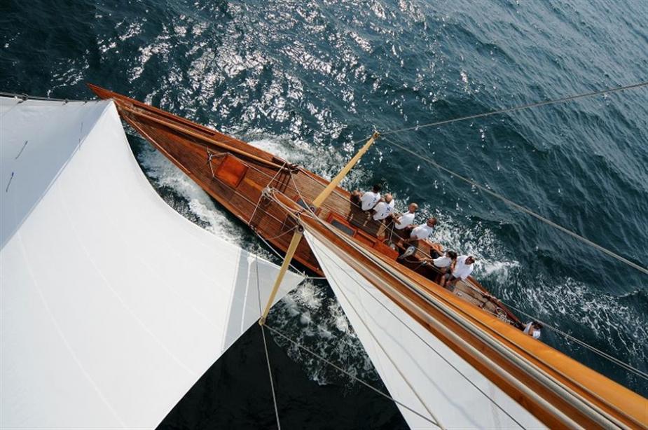 yacht Vega