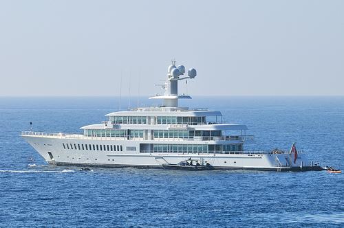 who owns motor yacht fountainhead