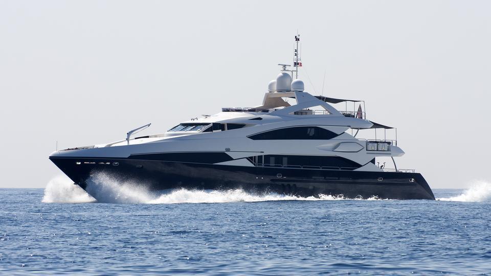 yacht Al Faisal
