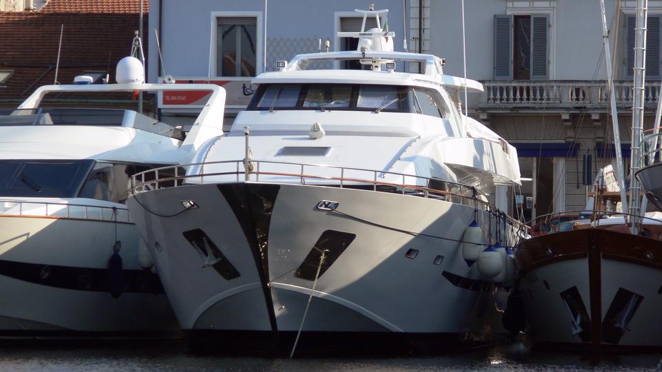 yacht Giava