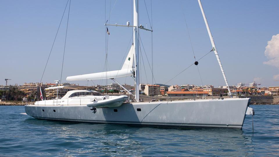 yacht Sindonemo