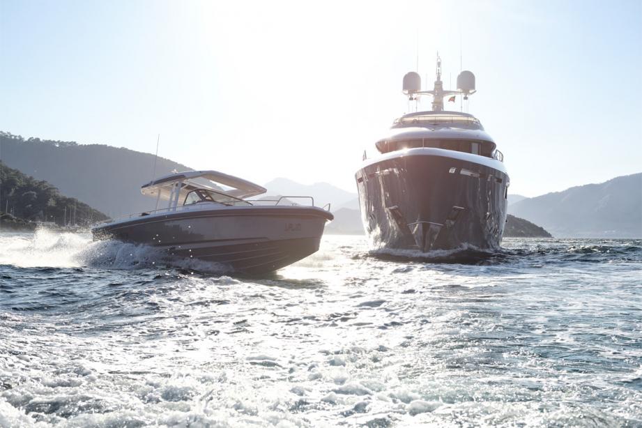 yacht Axopar 37 Sun Top Chase Boat