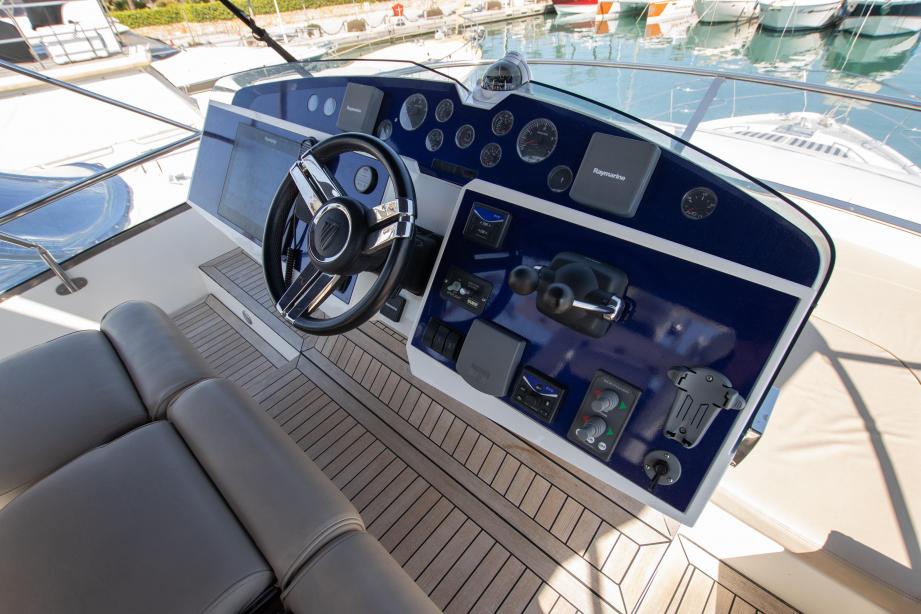 yacht Fairline Squadron 58