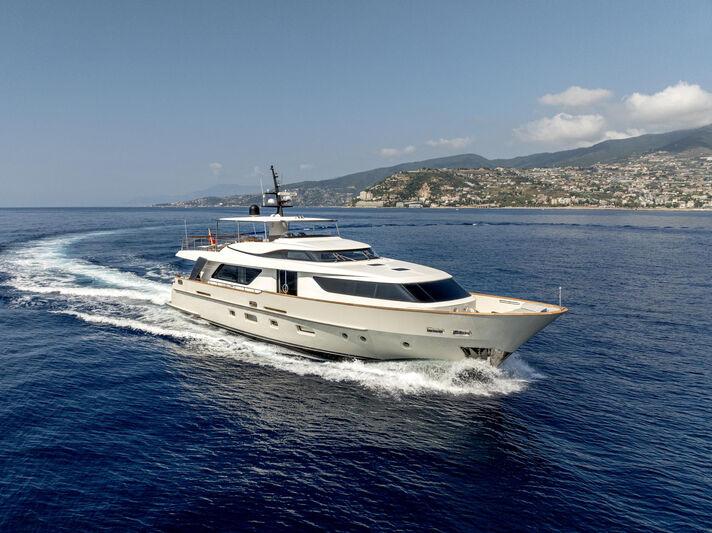 yacht Serenity IV