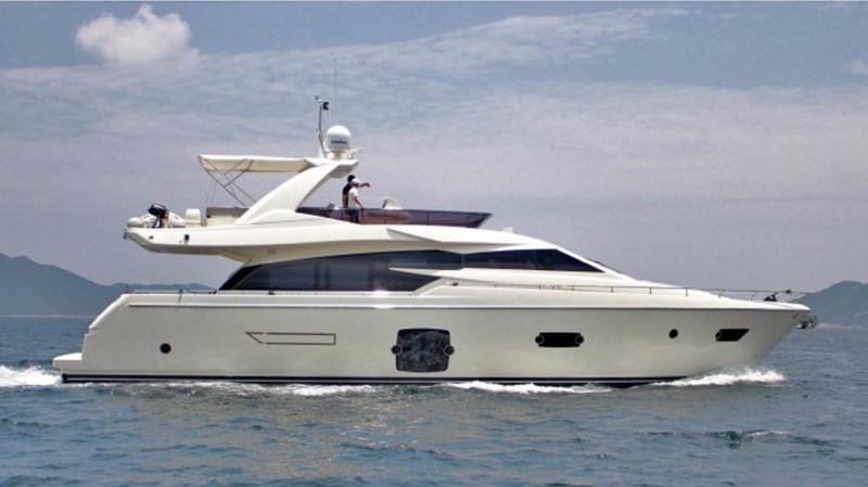 yacht Ferretti 720
