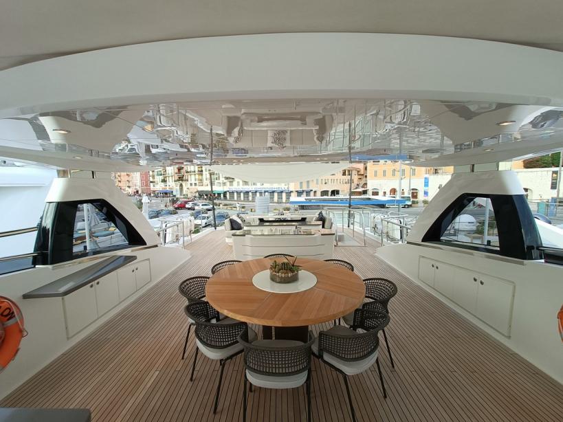 yacht Avalon