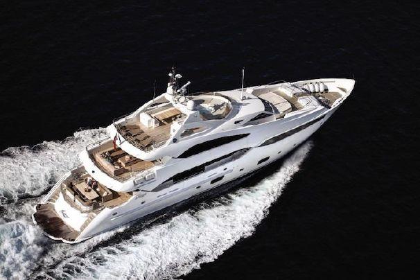 yacht Pathos