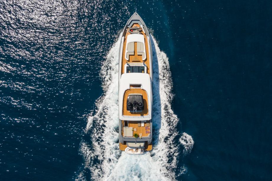 yacht Leonidas