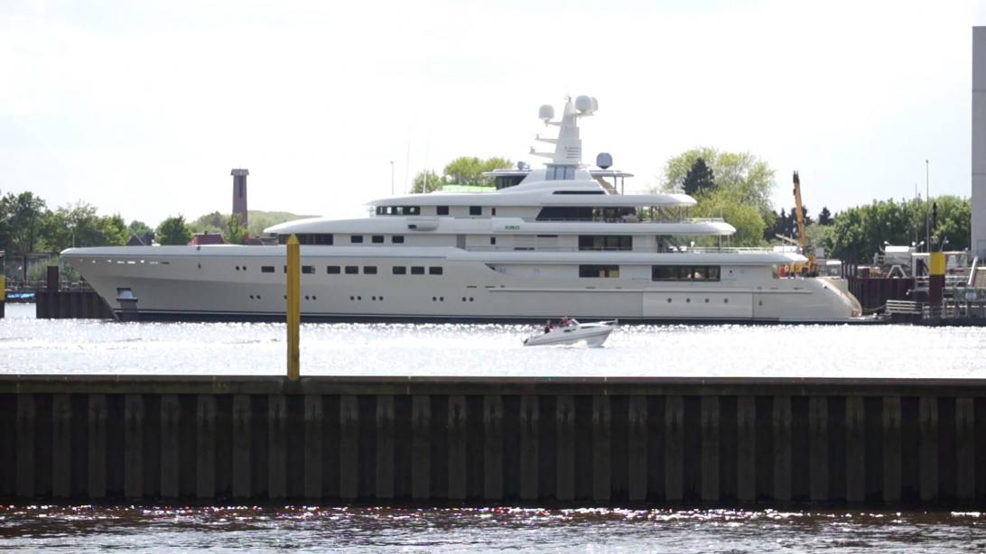 who owns motor yacht kibo