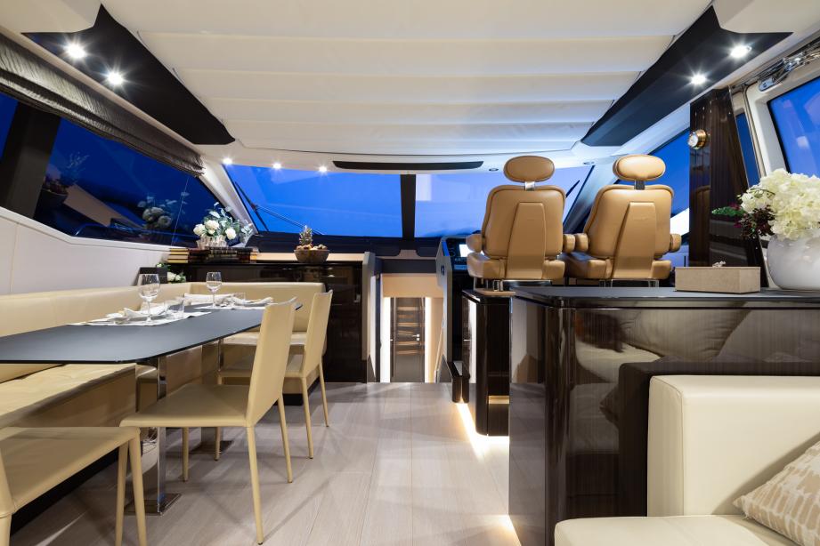yacht Komodo