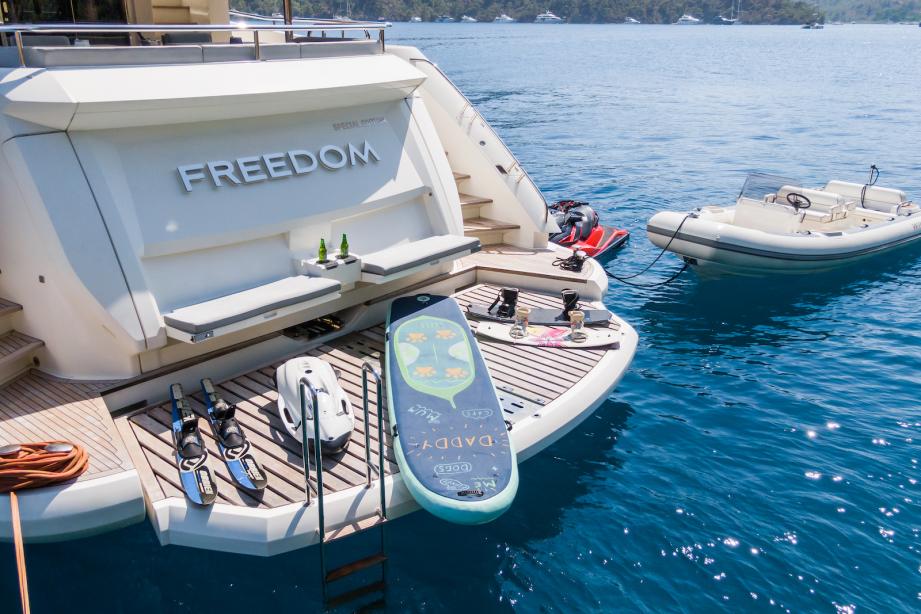 yacht Freedom