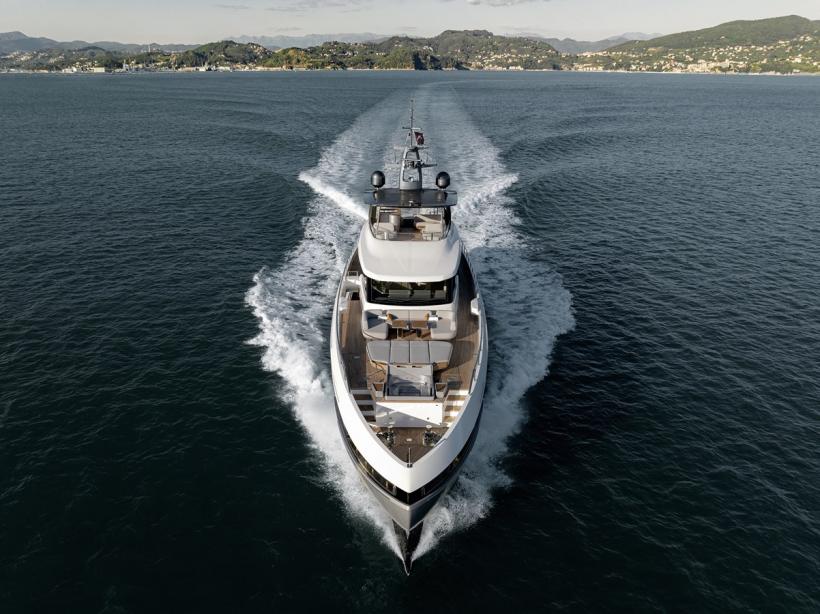 yacht H of the Seas