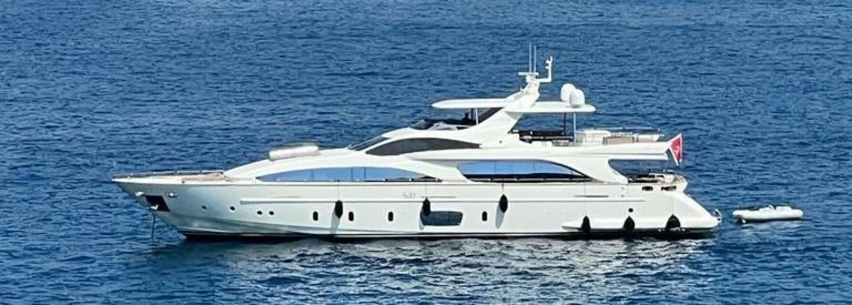 yacht Vivere
