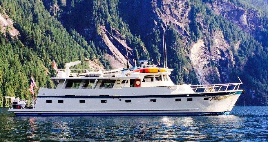 yacht Alaskan Legend