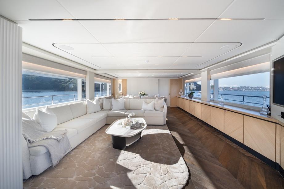 yacht Bluestone