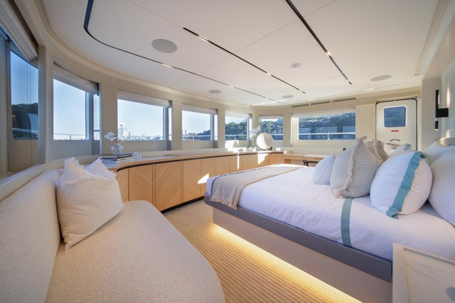 yacht Bluestone