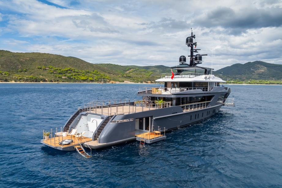 yacht M