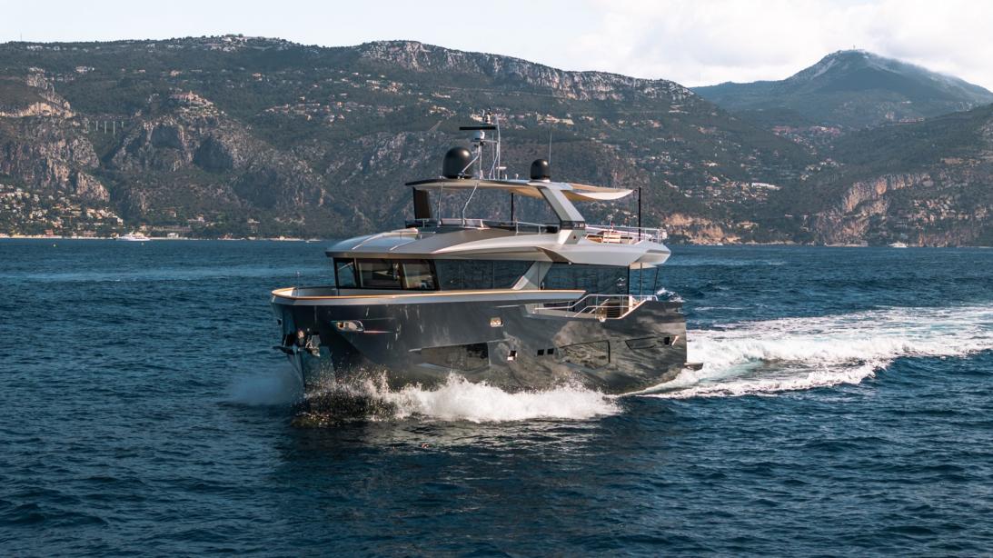 yacht Maoria