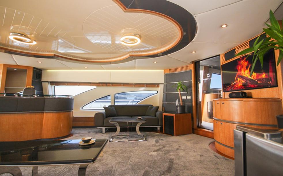 yacht Obsidian