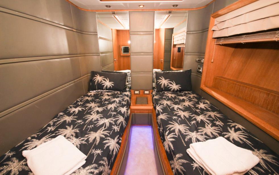 yacht Obsidian
